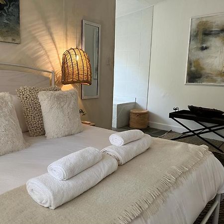 Enchanting Self-Catering Villa With Queen Bed At Bokmakierie Villas Виндхук Экстерьер фото