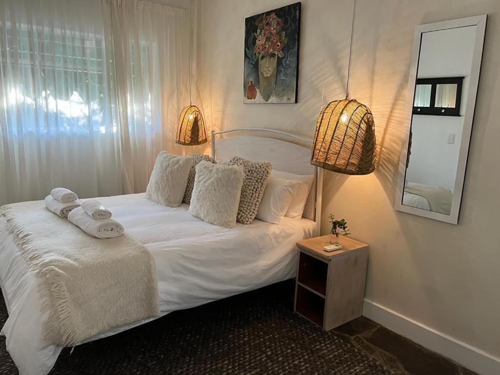 Enchanting Self-Catering Villa With Queen Bed At Bokmakierie Villas Виндхук Экстерьер фото