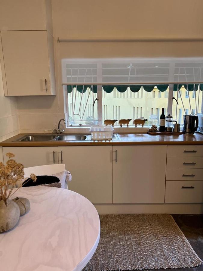 Enchanting Self-Catering Villa With Queen Bed At Bokmakierie Villas Виндхук Экстерьер фото