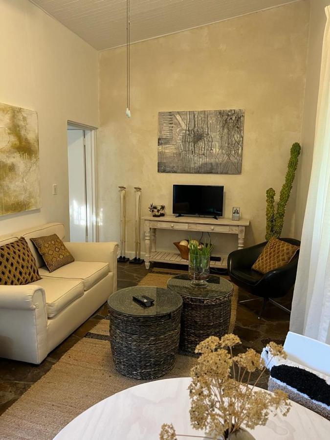 Enchanting Self-Catering Villa With Queen Bed At Bokmakierie Villas Виндхук Экстерьер фото