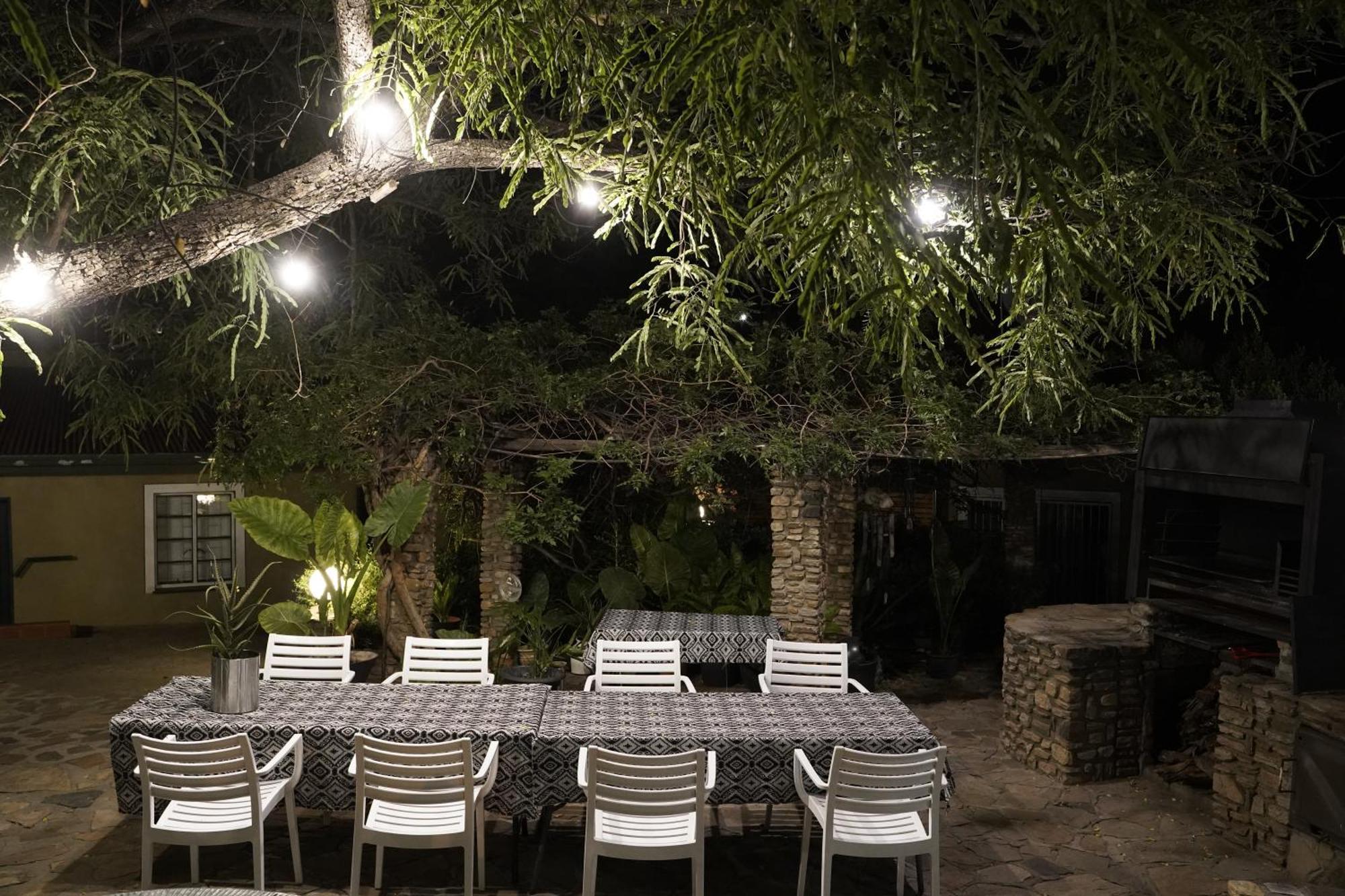 Enchanting Self-Catering Villa With Queen Bed At Bokmakierie Villas Виндхук Экстерьер фото